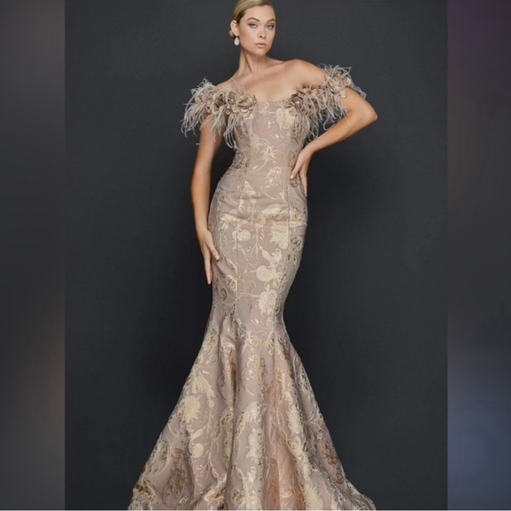 Terani Couture 1921E0136 evening gown,